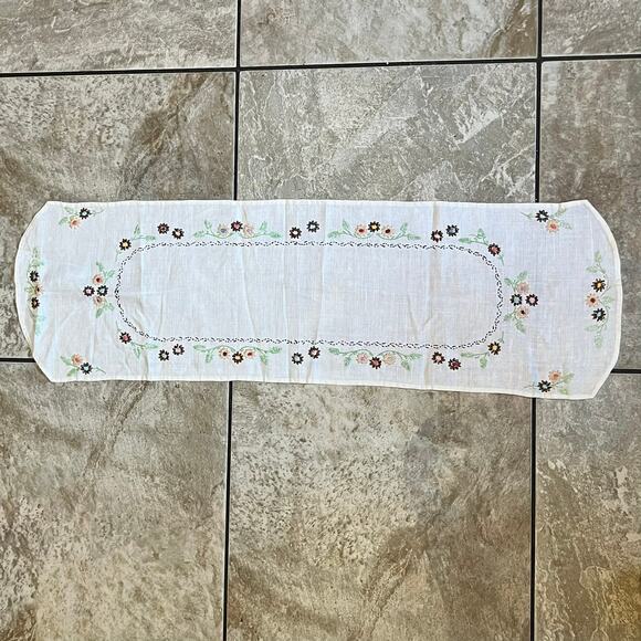 Vintage Hand Embroidered Table Runner Dresser Scarf Floral Scalloped Ends Decor - Picture 2 of 7